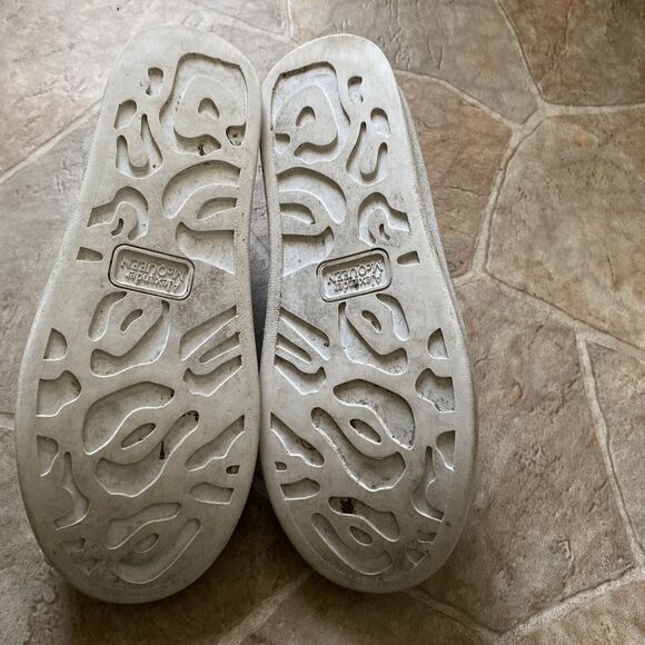 Athletic_Shoes